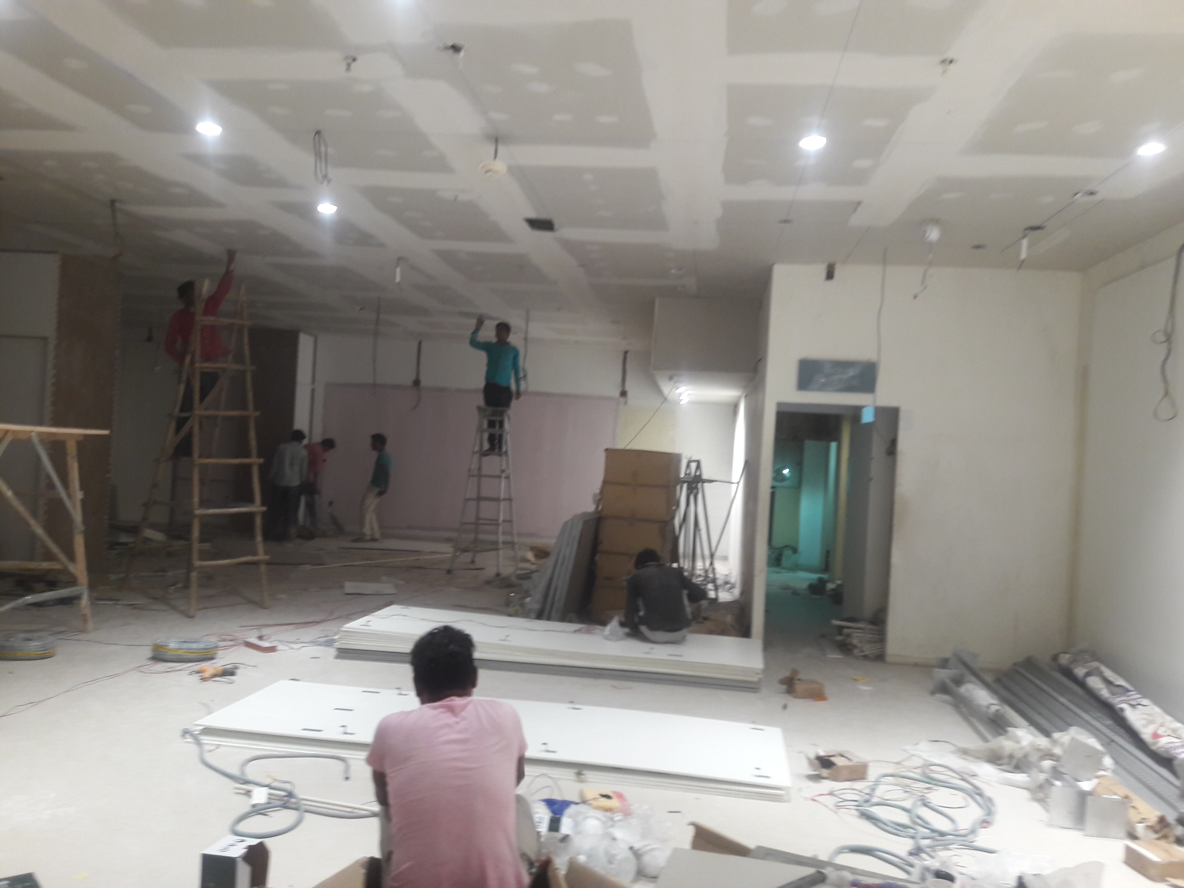 Lifestyle showroom interior by DdecorArch